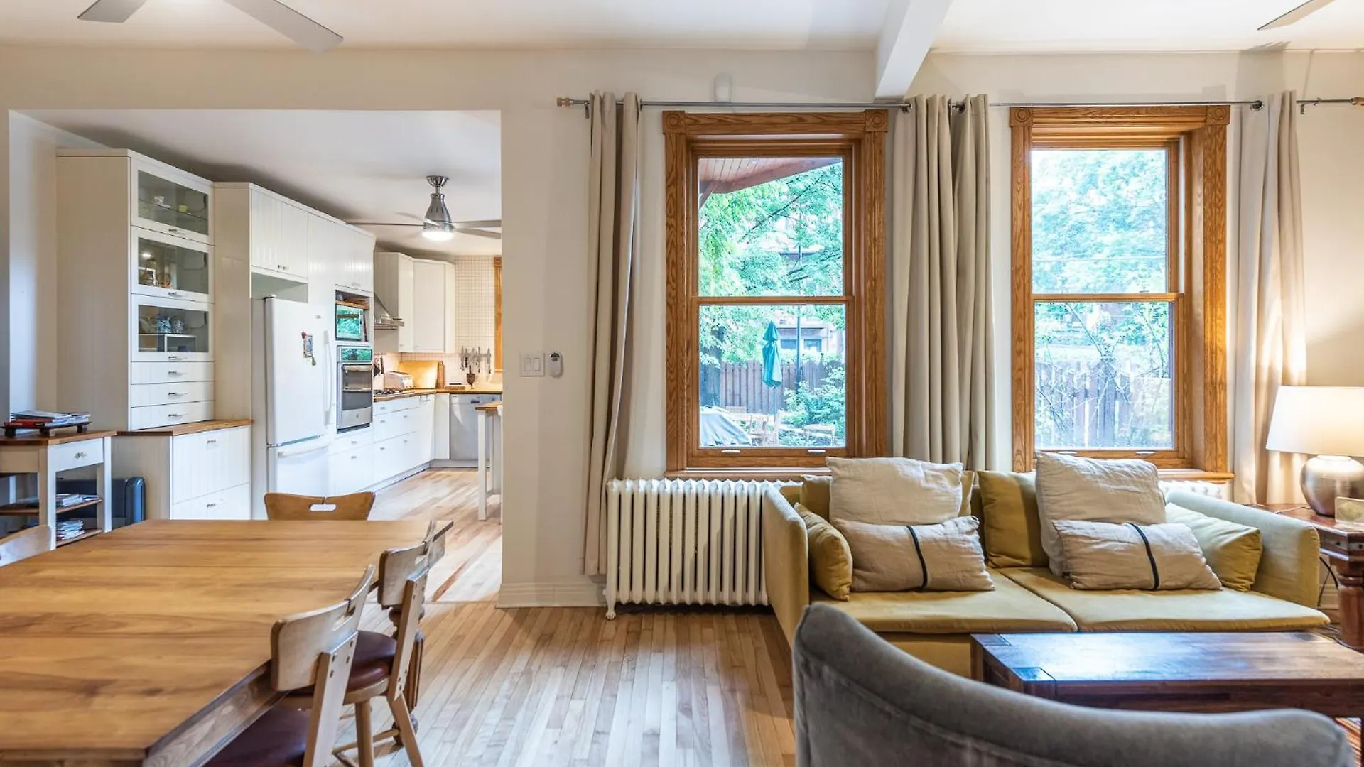 Apartment Spacious 2-Level 4 Bedroom Home Near Jean-Talon Market, Pets Welcome! Montreal Canada