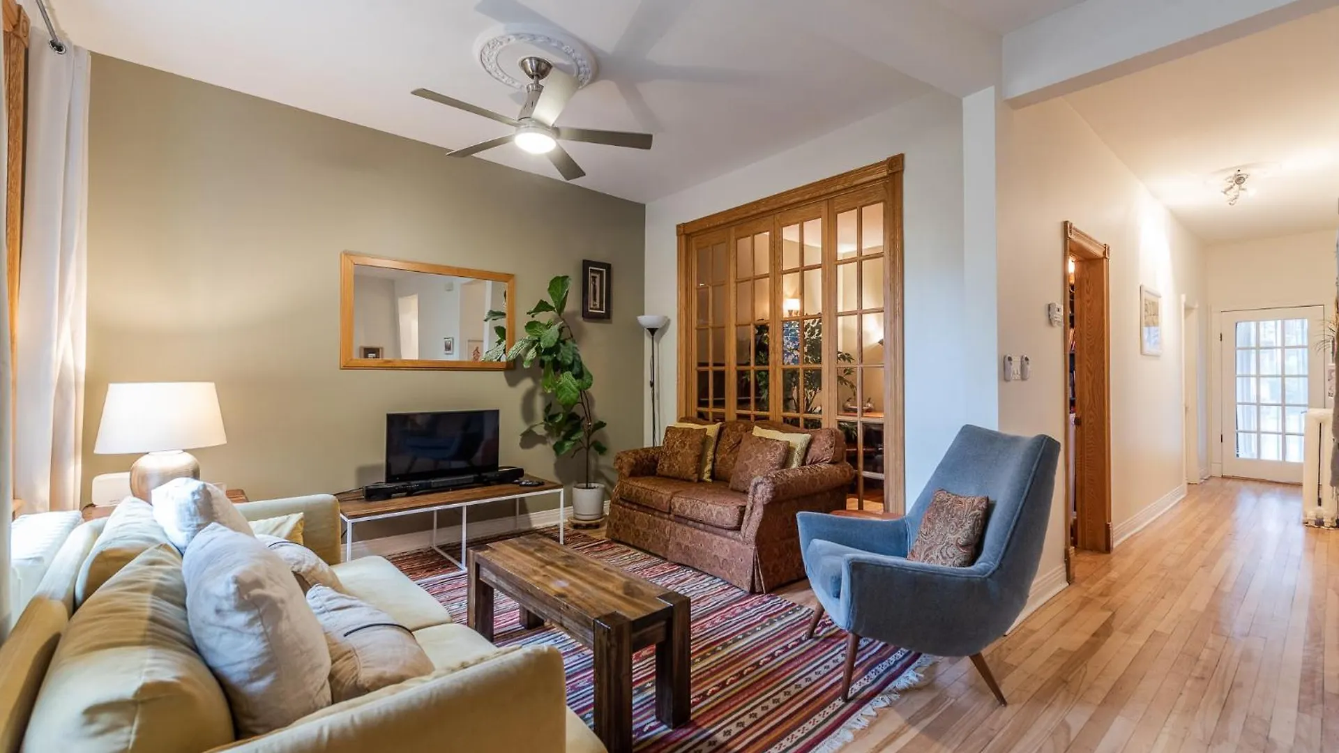 Spacious 2-Level 4 Bedroom Home Near Jean-Talon Market, Pets Welcome! Montreal 0*,  Canada